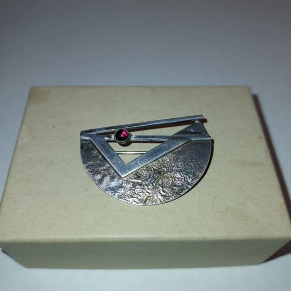 Modernist/Japanese Half Moon Handmade sterling Brooch with Garnet - Picture 4 of 12
